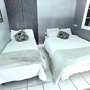 Bushwa # 4 , 5 Estrellas , Oranjestad Aruba